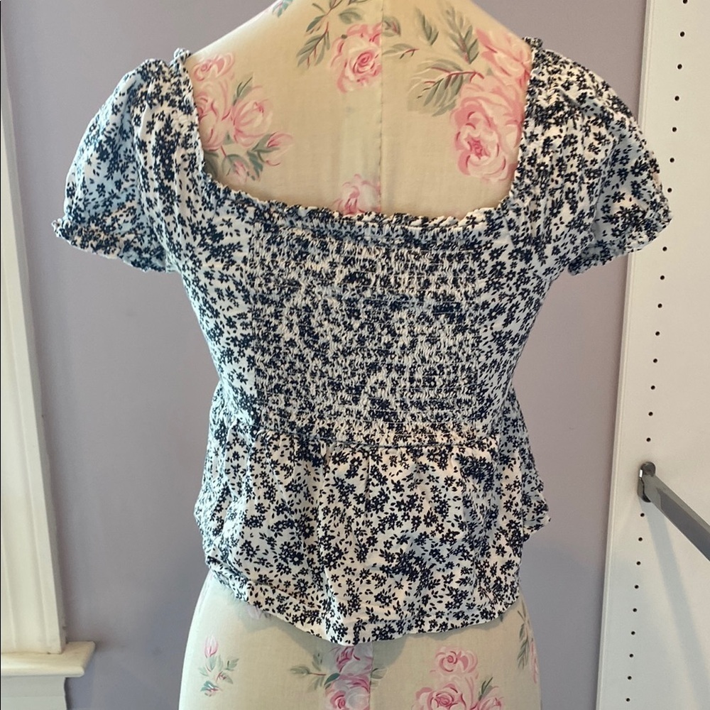 Old Navy Navy and White Floral Kids Tee - Picture 5 of 8
